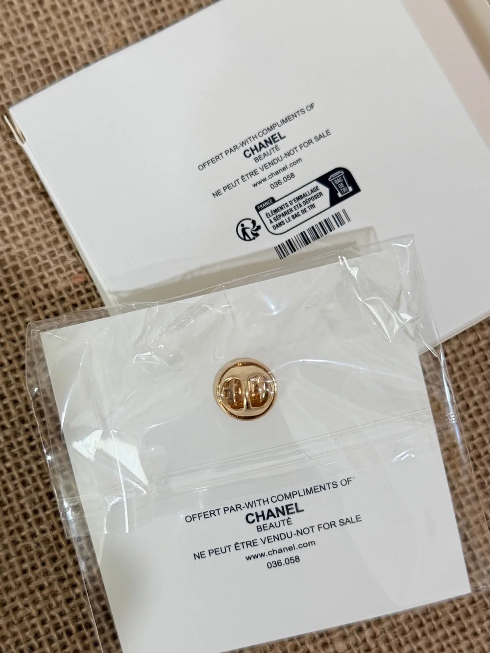 CHANEL VIP GIFT White Pearl-Look Button Pin with Gold and Crystal Accents